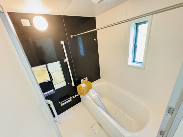 【浴室】 | 柏市花野井新築戸建（花野井第10） | 手元で水流切り替えシャワーヘッド・足を伸ばせる広々浴槽で毎日リラックス♪