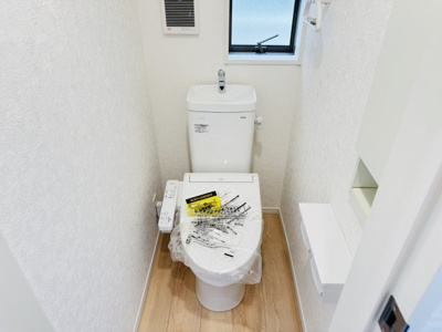 【トイレ】 | 柏市花野井新築戸建（花野井第10） | 温水洗浄暖房便座つきトイレ