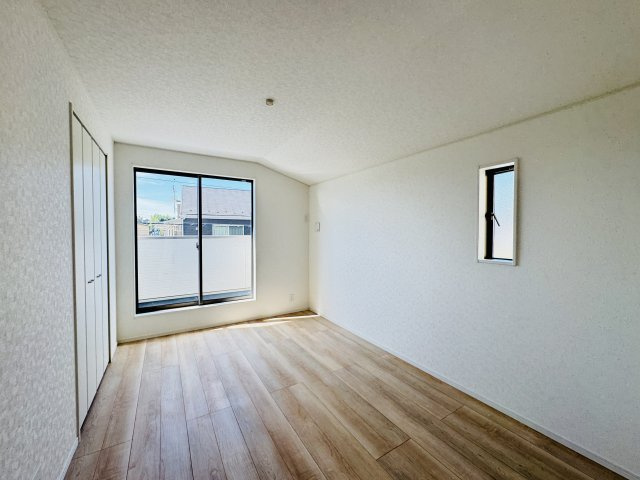【寝室】 | 柏市花野井新築戸建（花野井第10） | 7.5帖寝室・南側バルコニー前の明るいお部屋です♪