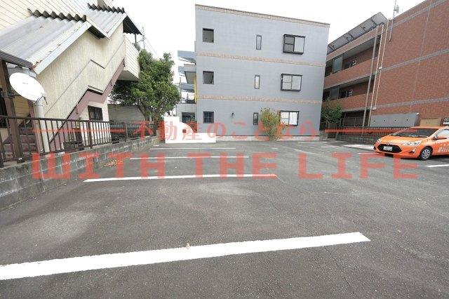 メゾンド・アブリール【10,000円キャッシュバック対象物件】の駐車場|駐車場に車を止められます