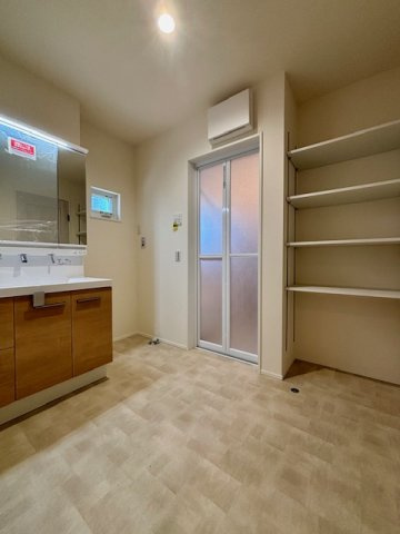 久留米市荒木町荒木16号地の洗面所