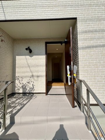 久留米市荒木町荒木16号地の玄関