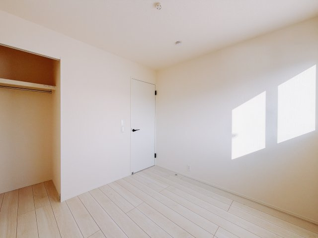 【新築戸建】高崎石原24-1期の洋室|■2階洋室｜子供部屋のメリットは「自立心を養うことができる」「自分で整理整頓できるようになる」そして、お子様が成長した際には「プライバシーを確保できる」といい事だらけ♪