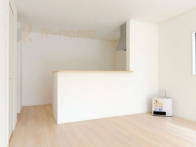 守谷市御所ケ丘第4　新築戸建て　1号棟のキッチン|リビングで遊ぶお子様にも目が届くカウンターキッチン！