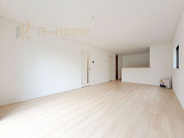 守谷市御所ケ丘第4　新築戸建て　1号棟の居間・リビング|広々としたLDK♪充分な広さがあり、ご家族でインテリアのレイアウトを考えるのも楽しみですね！