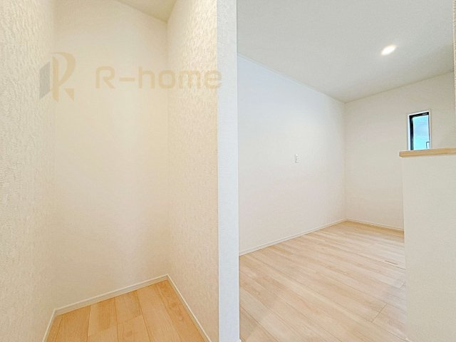 守谷市御所ケ丘第4　新築戸建て　1号棟の収納|キッチンにはパントリーを設置！キッチン回りの整理整頓の悩みも解決♪