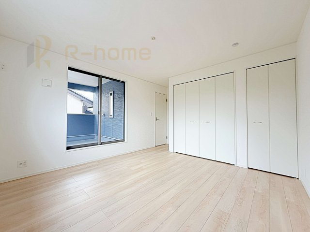 守谷市御所ケ丘第4　新築戸建て　1号棟の洋室|どんな部屋家具も合わせやすいシンプルな洋室！
たっぷりの日差しと心地よい風が舞い込む住まい♪