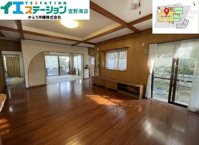 宇地泊2丁目　戸建ての居間・リビング|※画像はAI処理により家具を消去しています。