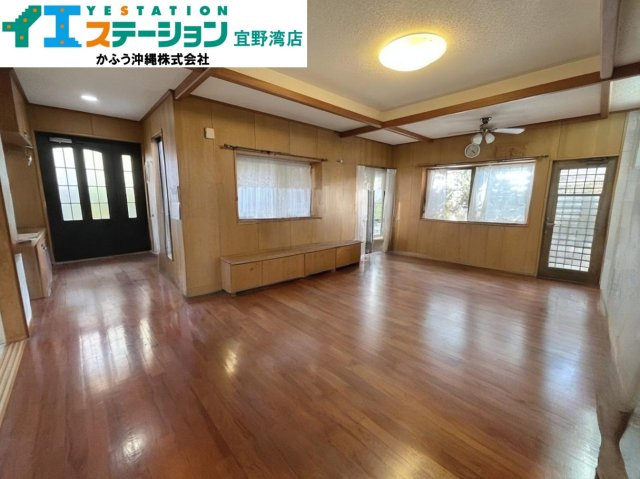 宇地泊2丁目　戸建ての居間・リビング|※画像はAI処理により家具を消去しています。