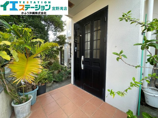 宇地泊2丁目　戸建ての玄関