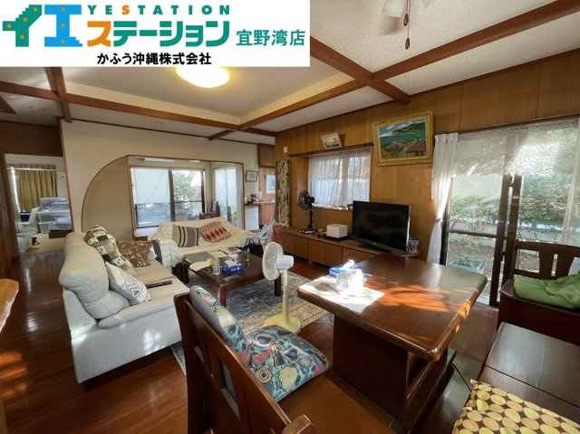 宇地泊2丁目　戸建ての居間・リビング