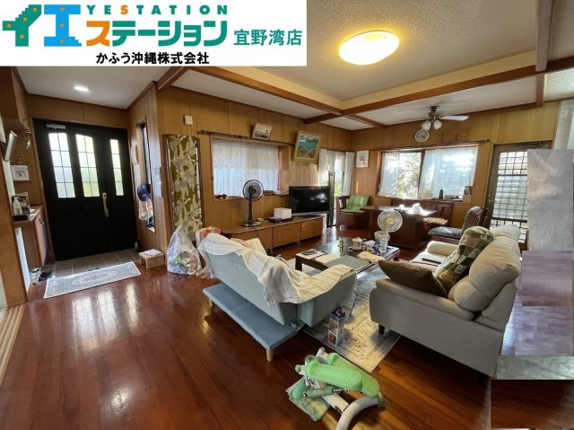 宇地泊2丁目　戸建ての居間・リビング