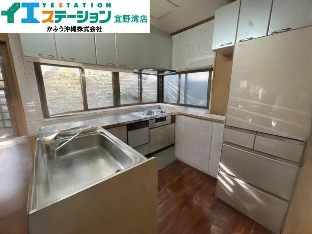 宇地泊2丁目　戸建てのキッチン|※画像はAI処理により家具を消去しています。