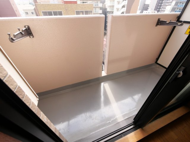 プレサンス難波WESTのバルコニー