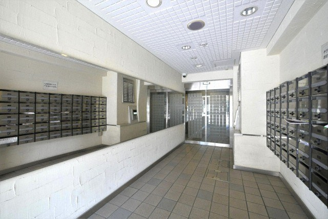 プレサンス難波WESTのロビー