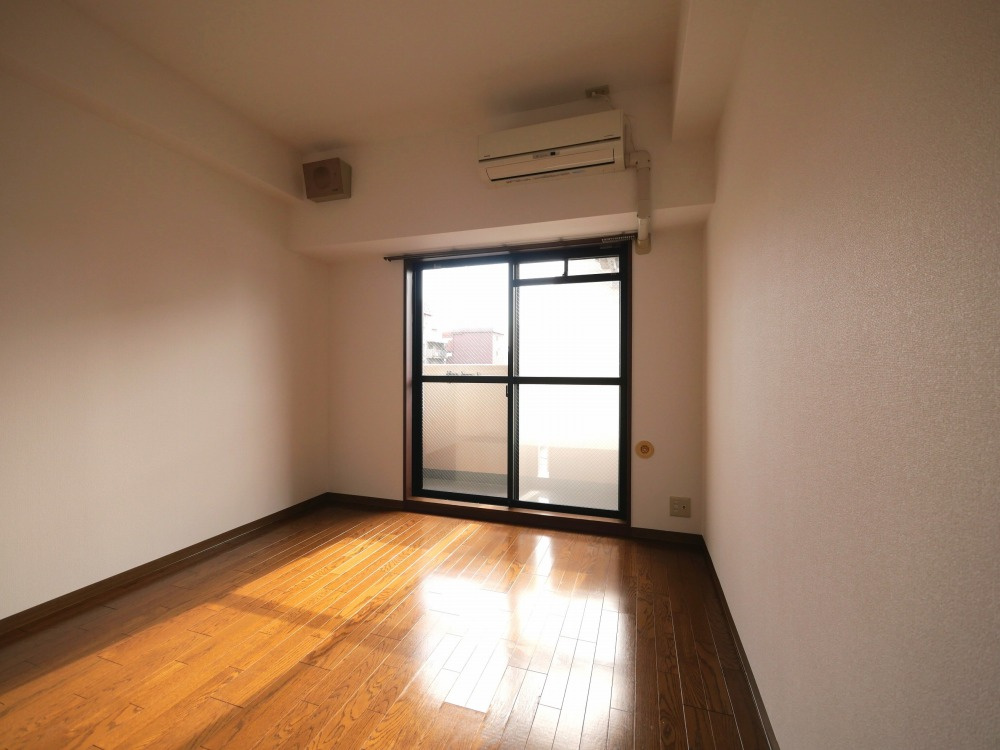 プレサンス難波WESTの居間・リビング