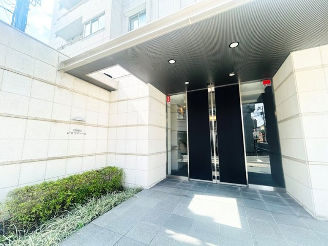 プラウド一社のエントランス