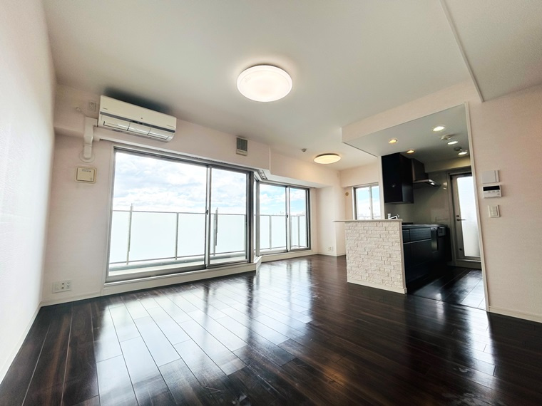 プラウド一社の居間・リビング