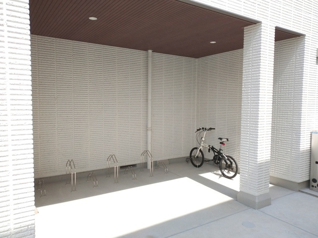 （シニア限定）サンフラワー狛江のその他共用部分|雨に濡れない駐輪場あり