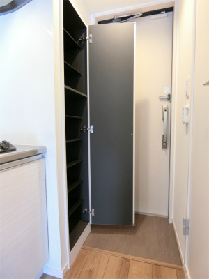 リブリ・千成の玄関