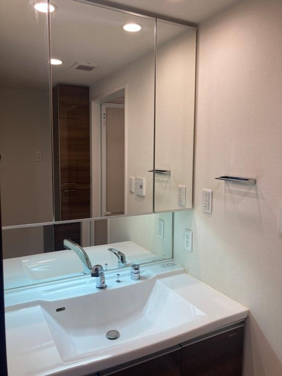 プレサンスロジェ本陣駅前の洗面所