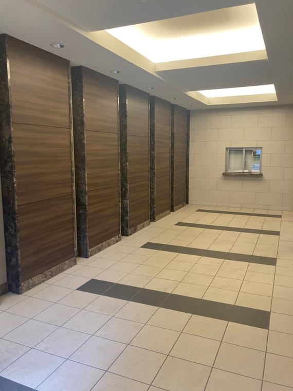 プレサンスロジェ本陣駅前のエントランス