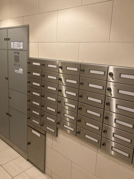 プレサンスロジェ本陣駅前のロビー