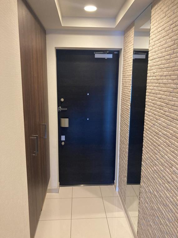 プレサンスロジェ本陣駅前の玄関