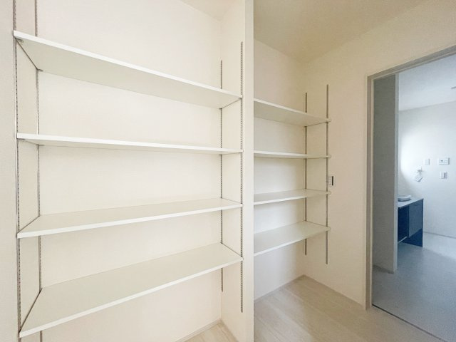 新築戸建・新築建売　福島市方木田字上原【長期優良住宅】吉井田小・福島一中の収納|大容量に収納できるパントリー付き！高さも変えられるので便利！