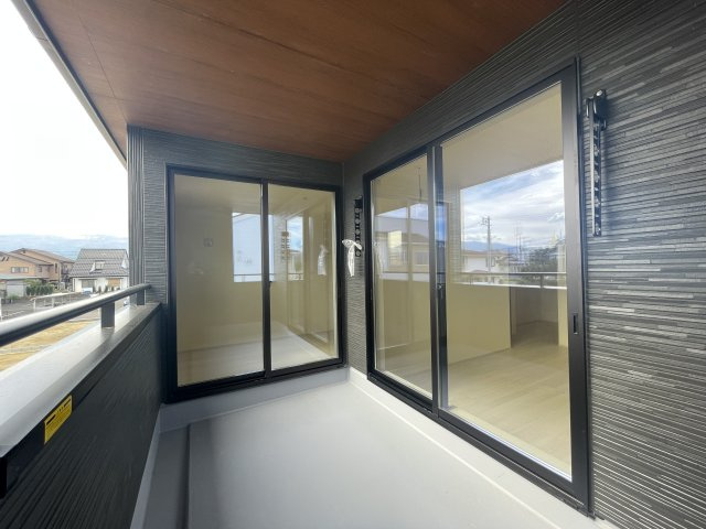 新築戸建・新築建売　福島市方木田字上原【長期優良住宅】吉井田小・福島一中のバルコニー|インナーバルコニーは天候に左右されずに、プライベートな空間でくつろぎや洗濯物干しに最適！