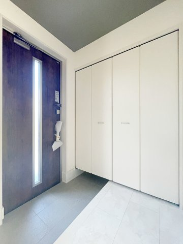 新築戸建・新築建売　福島市方木田字上原【長期優良住宅】吉井田小・福島一中の玄関|玄関収納付きなので玄関がすっきりした状態を保てます！