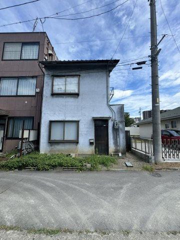 大手二丁目　中古住宅の前面道路含む現地写真