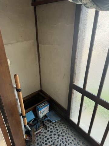 大手二丁目　中古住宅の玄関