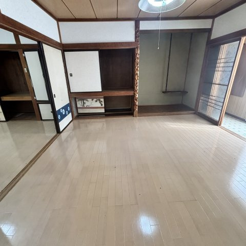 室蘭市宮の森町２丁目１１６－２９貸家の居間・リビング