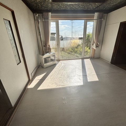 室蘭市宮の森町２丁目１１６－２９貸家の居間・リビング