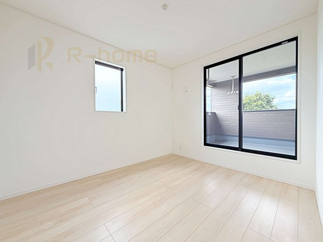 つくば市北中島第3　新築戸建て　1号棟の洋室|2面窓の風通しの良い洋室です♪差し込む暖かな陽当たりで、室内がくつろげる空間に早変わりです♪