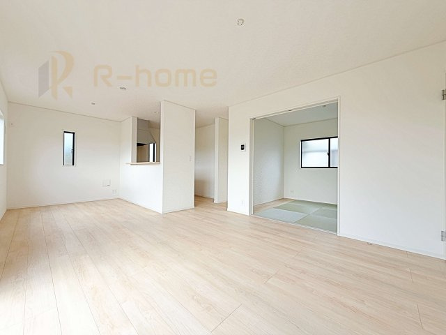 つくば市北中島第3　新築戸建て　1号棟の居間・リビング|広々としたLDK♪充分な広さがあり、ご家族でインテリアのレイアウトを考えるのも楽しみですね！