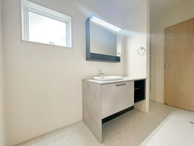 新築戸建・新築建売　福島市方木田字上原【長期優良住宅】吉井田小・福島一中の独立洗面台|身だしなみチェックも収納力も◎洗面まわりもすっきり清潔に保てます！