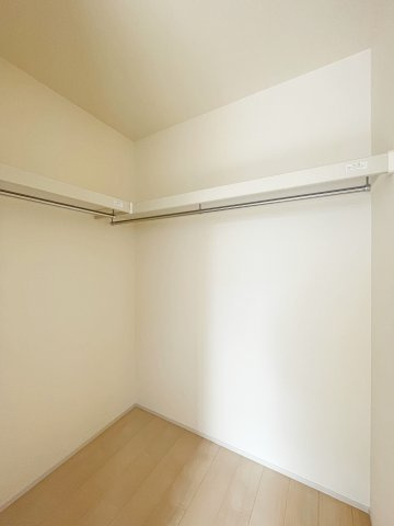 新築戸建・新築建売　福島市方木田字上原【長期優良住宅】吉井田小・福島一中の収納|ハンガーパイプ付きのウォークインクローゼットで大切な衣類もたっぷり収納可能！季節物の整理にも便利です！