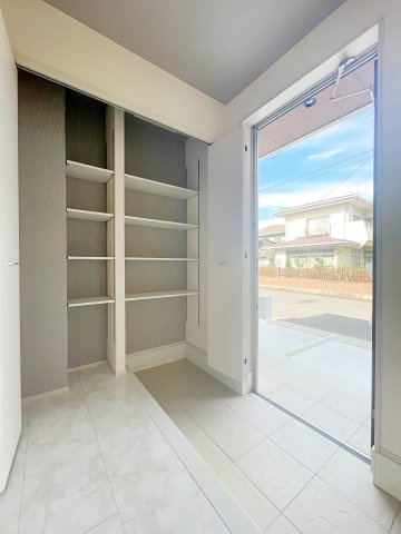 新築戸建・新築建売　福島市方木田字上原【長期優良住宅】吉井田小・福島一中の収納|可動棚付きなので物の大きさによって高さを変えられるので便利！