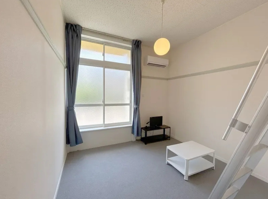 レオパレスウォーターレイの居間・リビング