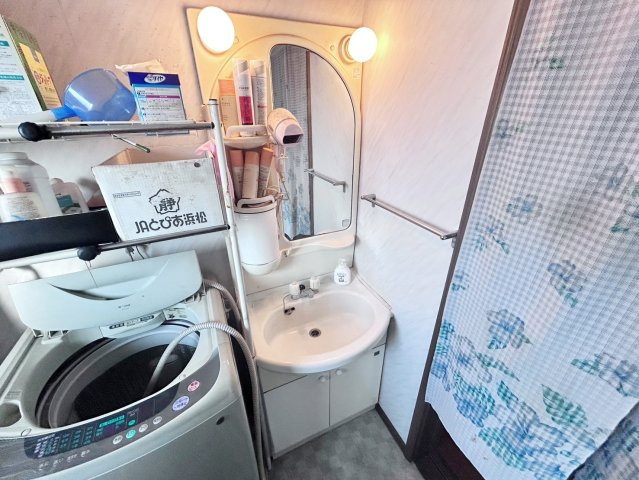 久喜市菖蒲町下栢間　中古一戸建ての独立洗面台