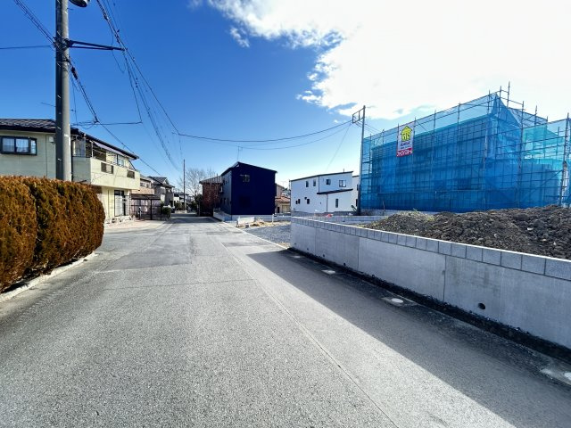新築　高崎市石原町8区画　3号棟の前面道路含む現地写真|現地写真　北側接道幅員約6ｍ