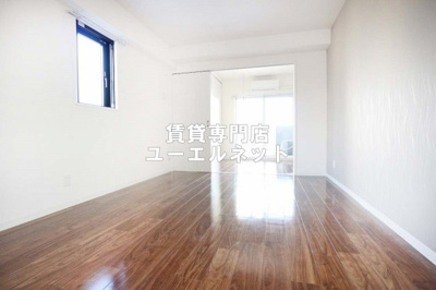 【居間・リビング】 | Ｖ－ランコントル吹田 | 毎日を快適に過ごせる、明るく開放感のある居室