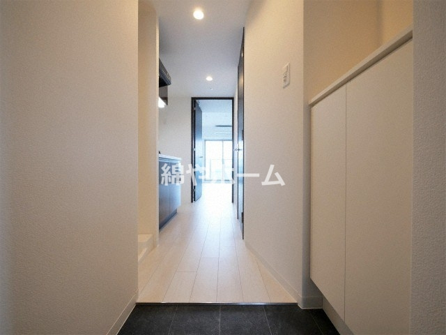 エグゼ難波ウエストリバーの玄関|明るい玄関です