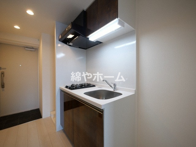 エグゼ難波ウエストリバーのキッチン|コンパクトなキッチンで掃除もラクラク