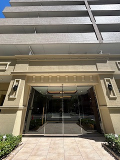 スプランディッド江坂駅前のエントランス