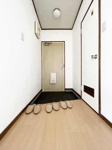 宮内ハイツの玄関