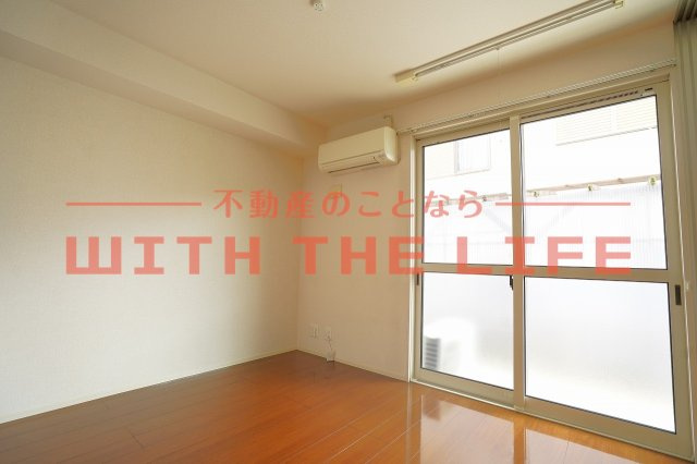 ヴァイセガルテン【10，000円キャッシュバック対象物件】の居間・リビング|ゆったりとした居間です