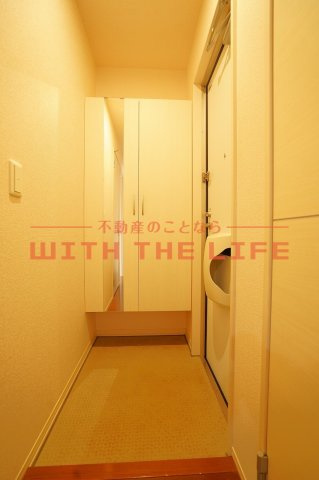 ヴァイセガルテン【10，000円キャッシュバック対象物件】の玄関|収納もある玄関です